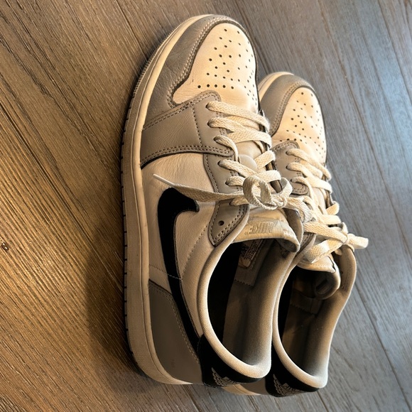 Nike Black, Grey and White Air Jordan Tennis Athletic Shoes Size 10.5 main image 13